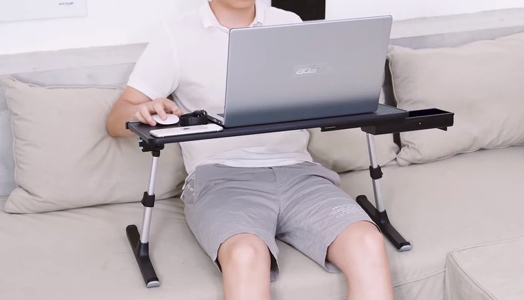 Ноутбук, столик, подарунок на Новий рік, гаджети в подарунок, подарунки на новий рік, гаджети на новий рік, Новий рік 2024