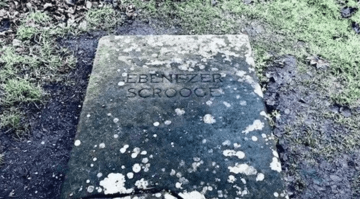 Вандалы разбили надгробие