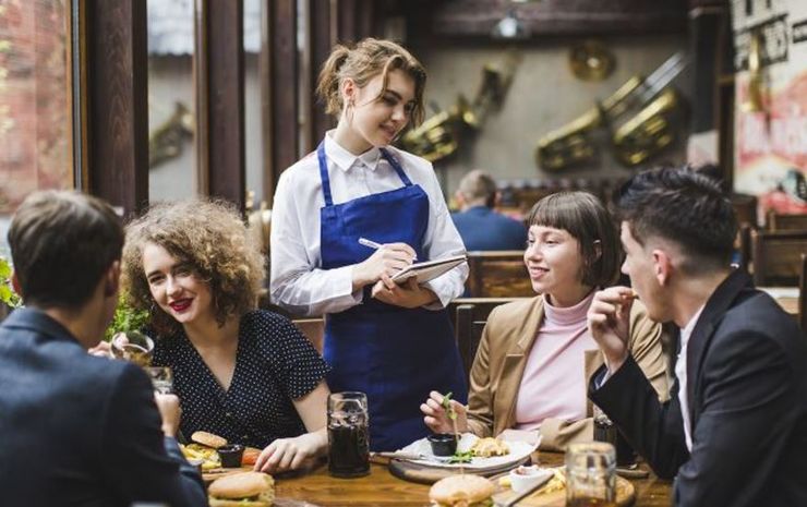 Чаевые в ресторане, оставлять ли, интересные истории из жизни, конфликтные ситуации, официанты, плохое обслуживание