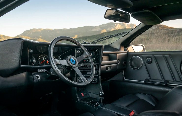 Салон Isdera Imperator 108i