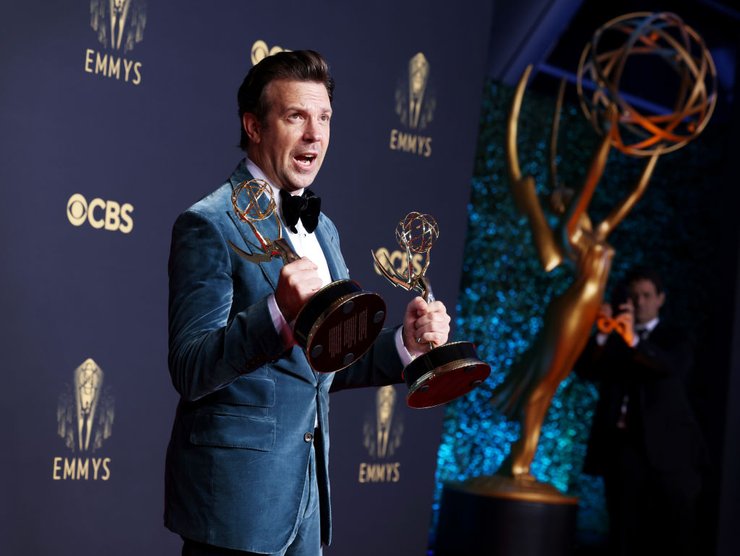 Джейсон Судейкіс, Еммі, блакитний костюм