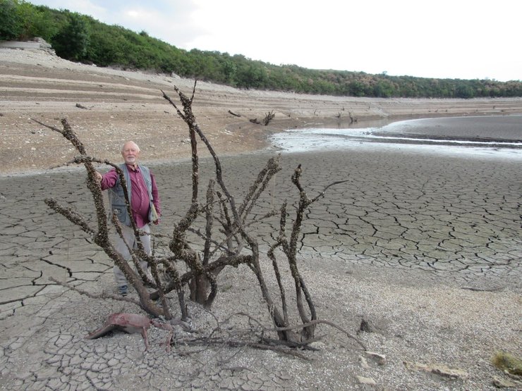 На дні Каховського водосховища влітку 2023 року