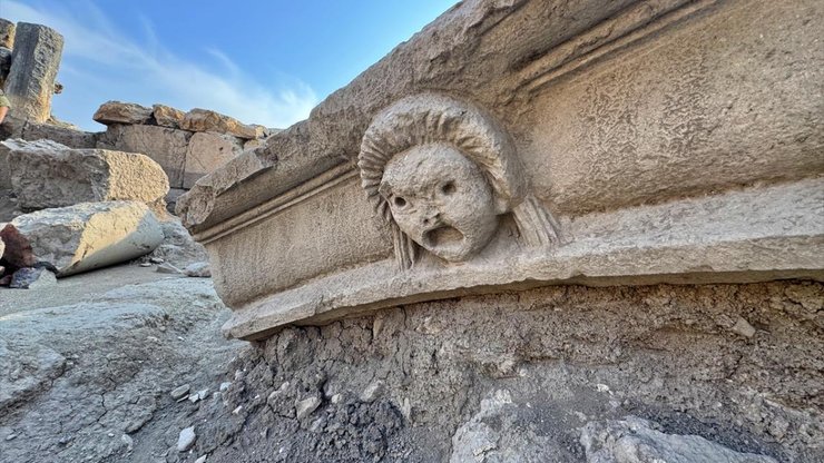 Театр служил культурным центром