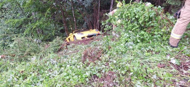 Porsche Carrera GT в кювете