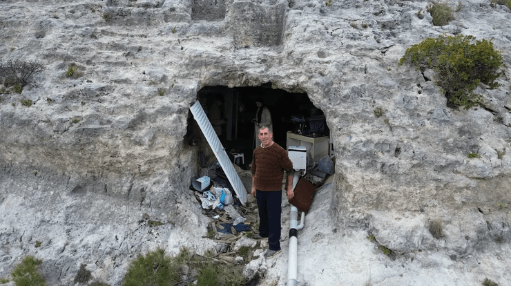 Али Бозоглан, землетрясение, землетрясение в Турции, землетрясение Турция, пещера, живет в пещере, жизнь в пещере