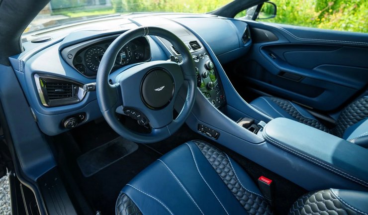 Салон Aston Martin Vanquish