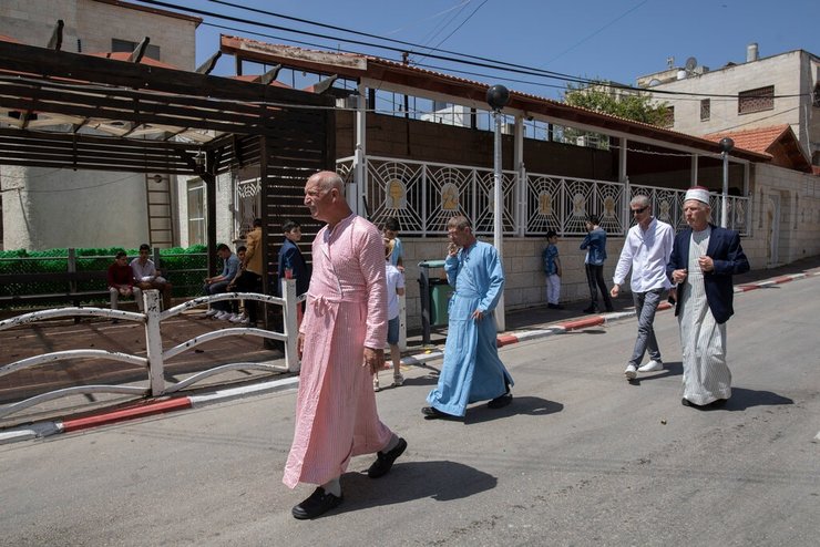 Сучасні самаритяни. Фото Patrick Kingsley and Gabby Sobelman