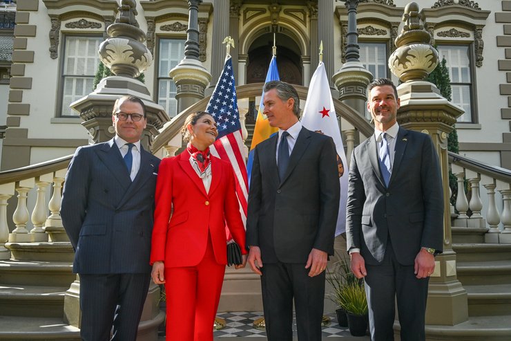 Кронпринцесса Швеции Виктория с мужем прилетела в США