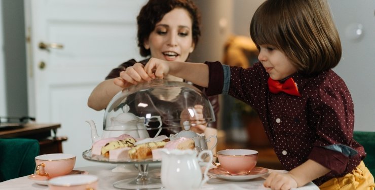 Мальчик, подросток, семья, приемный сын, необычное имя сына, сменить имя, предмет мебели, имя стол, двойное имя, день рождения сына