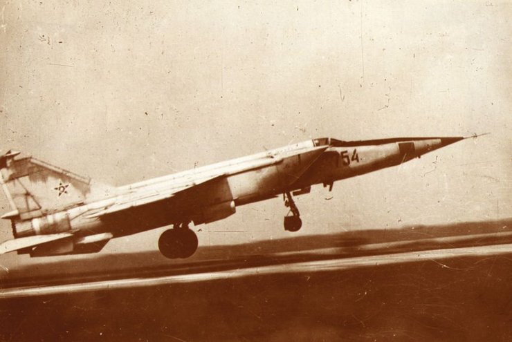 МіГ-25, історія авіації, історія літаків, літак МіГ-25, Міг-25 в болгарії, армія СРСР, радянська авіація, ретро фото
