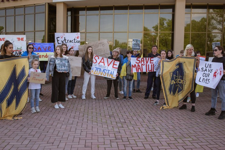 полк азов, батальон азов, азов мариуполь, защитники азовстали, защитники мариуполя, митинг в поддержку азова, трибунал над Азовом