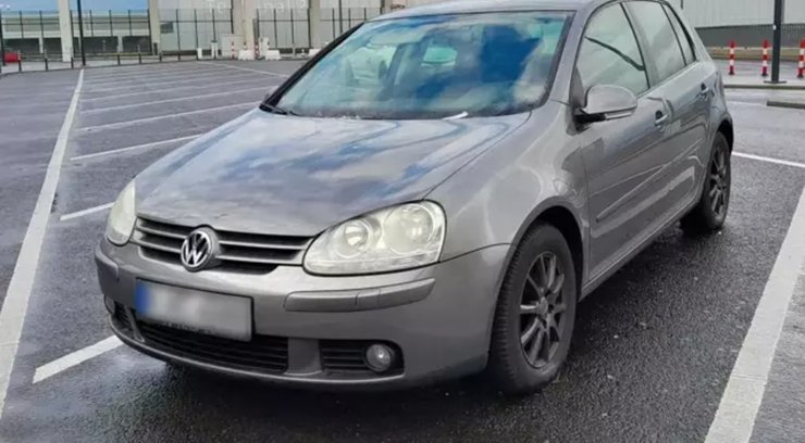 Машину на рік забули на парковці, парковка, стоянка, рекордний борг за стоянку, забув на рік машину, парковка в аеропорту