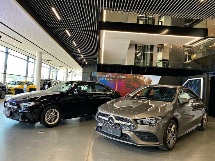 продажі авто в Росії, преміальні автомобілі, преміальні бренди, дефіцит нових автомобілів, санкції проти Росії, нові автомобілі в Росії