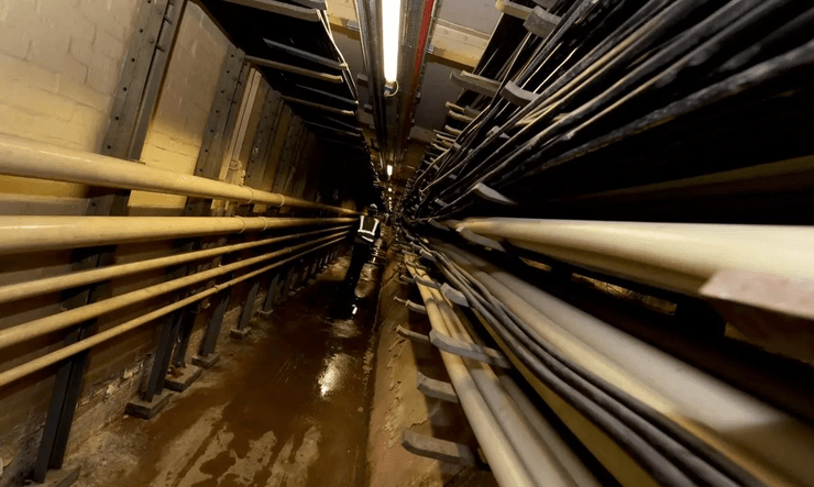 Секретний бункер у Великій Британії, бункер під містом, моторошні тунелі, підземні тунелі, телекомунікації, підземна мережа