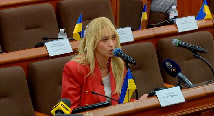 Оля Полякова выступила в КГГА
