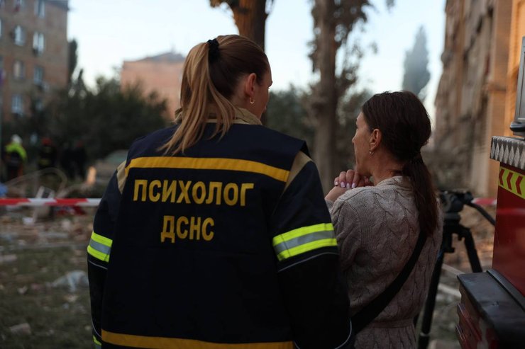 ДСНС на місці удару по Києву