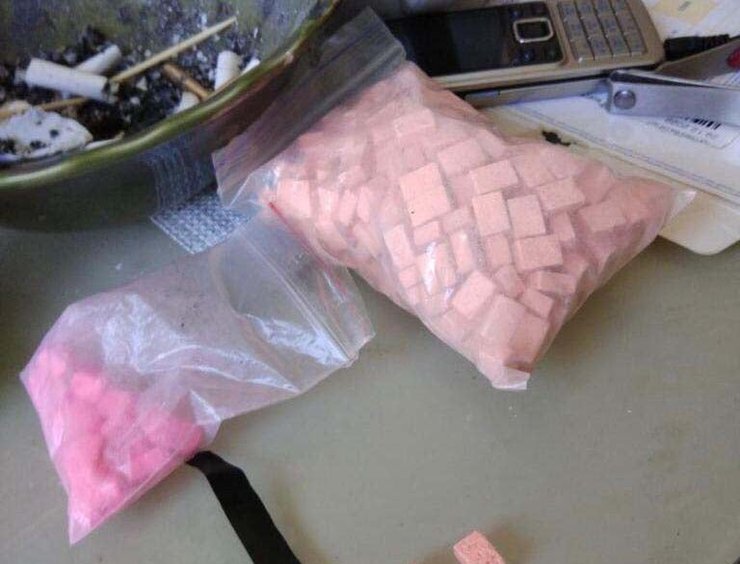 Полицейский  занимался сбытом наркотиков в крупных размерах