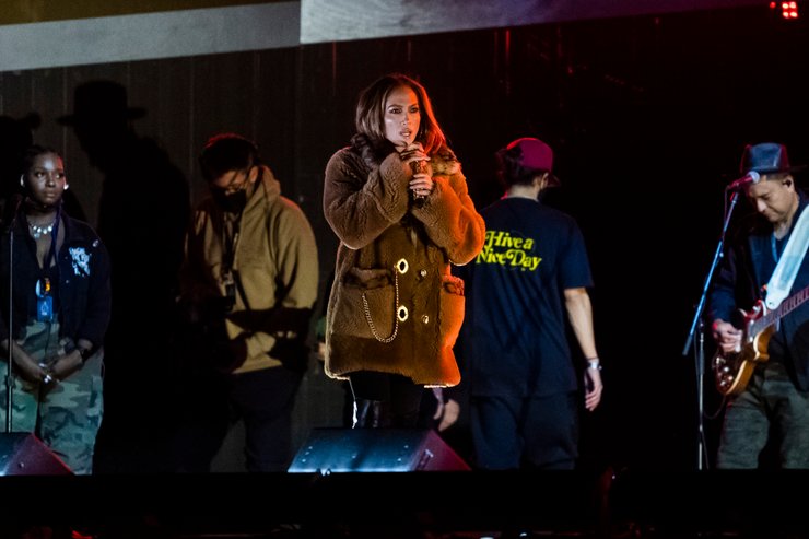 Global Citizen, дженнифер лопес, шуба