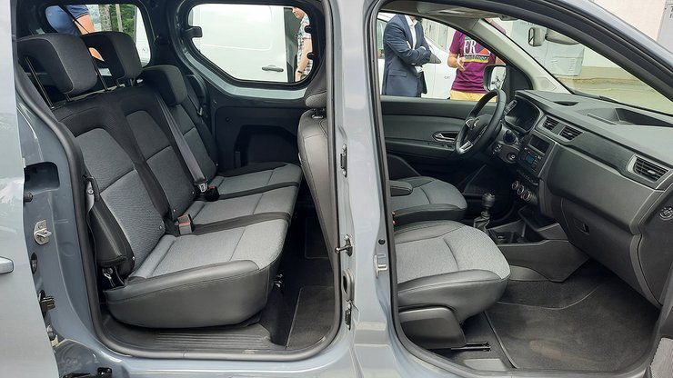 Салон пасажирського варіанту Renault Express