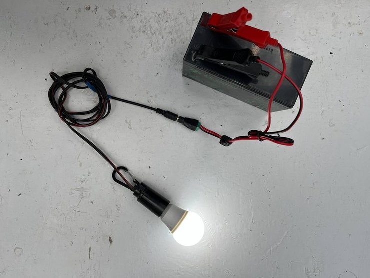 Лампочка, акумулятор, фото