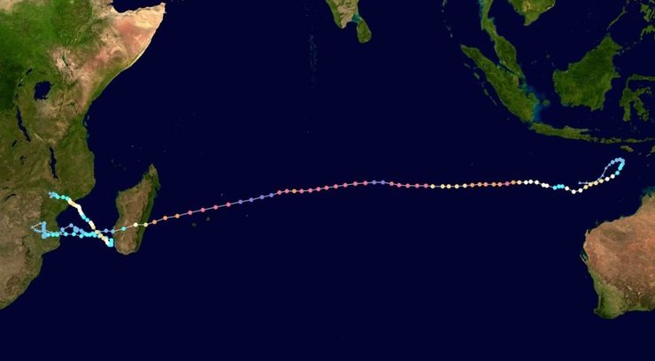 циклон фредди движение