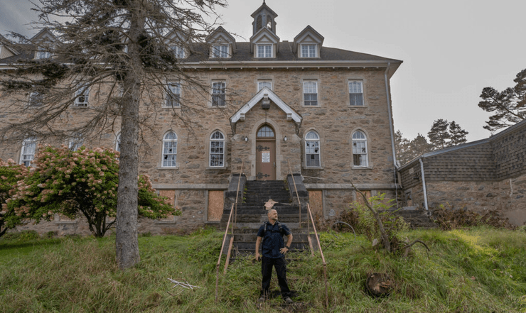 Заброшенный монастырь, заброшенное здание, городской исследователь, старинное здание, храм, напуганный блогер, жуткое здание,
