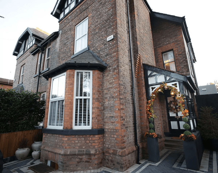 Подружжя знайшло потаємну кімнату, ремонт у будинку, новий будинок, подружжя купило новий будинок, будинок з історією, секретна кімната