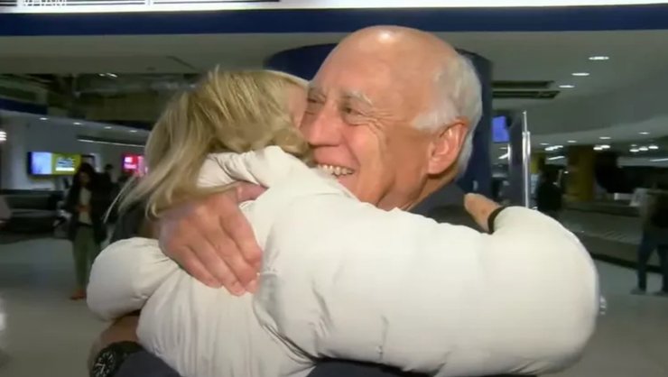 Чоловік знайшов братів і сестер через 75 років, зведені брати, зведена сестра, усиновили 75 років тому, біологічна сім'я, біологічні брати, велика сім'я