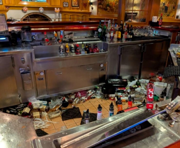 Круїзний лайнер Explorer of the Seas, круїзний корабель, корабель мрії, корабель, судно, судно потрапило в шторм, музика з "Титаніка"