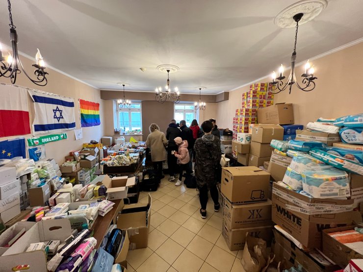 песах польша беженцы, песах для беженцев, песах в польше, песах в эвакуации, как праздновать песах, песах 2022, раввин Йона Букштейн, рэббе Йона Букштейн, украинские беженцы в польше, эвакуация в польшу, центр для беженцев в Люблине, евреи в Польше, евреи в Люблине