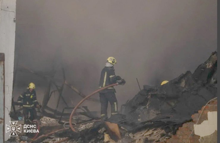 фото руйнувань на складі Квартал-95 у Києві після удару РФ 16 вересня