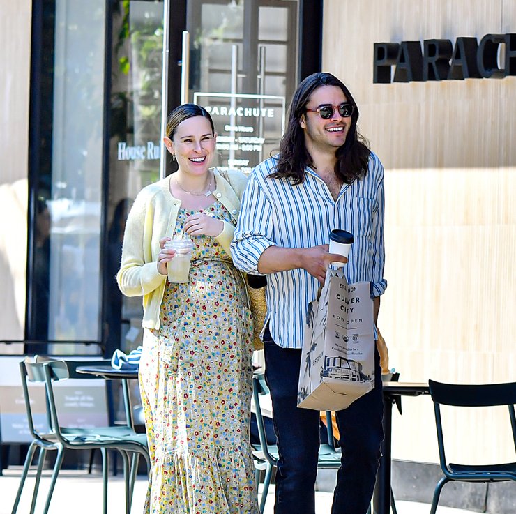 Румер Уиллис и Дерек Ричард Томас