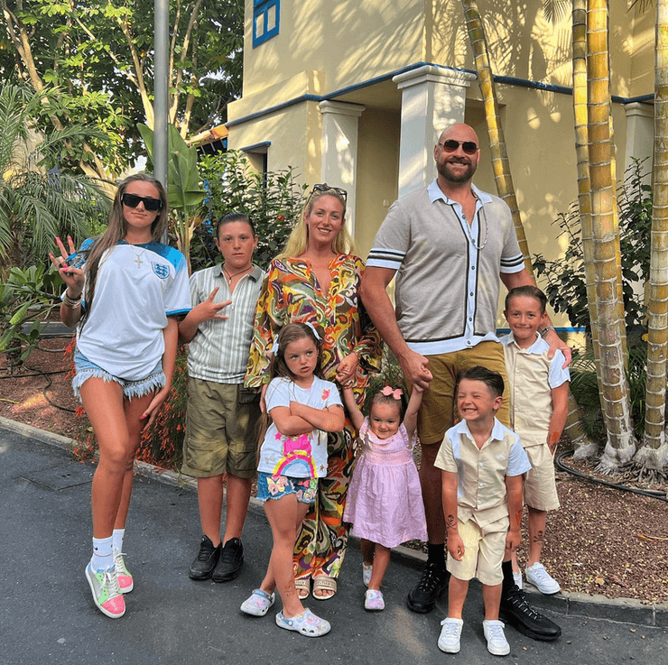 семья Тайсона Фьюри, дом, деревья