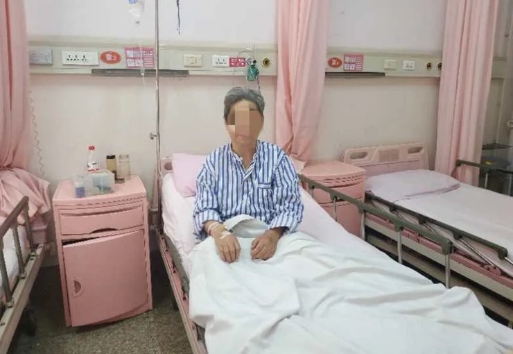 лифт, Китай, пенсионерки, моча, выживание, экстремальная ситуация, ЧП