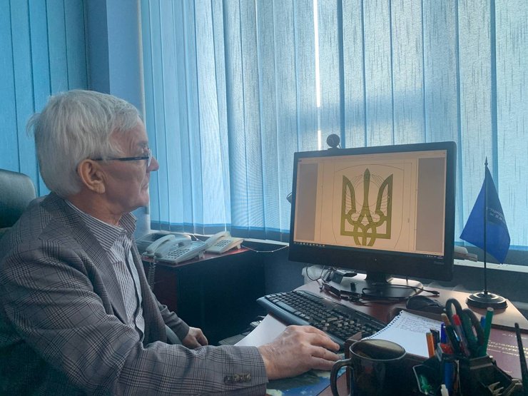 микола чорномиз, тризуб, кран, батьківщина мати, підйомник