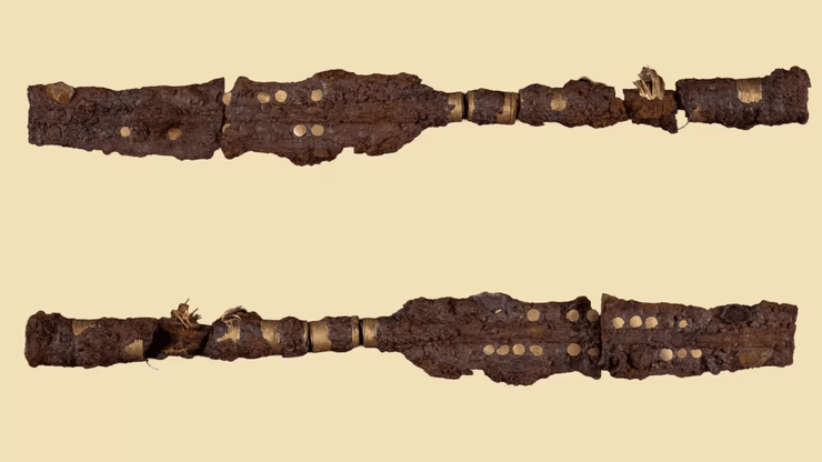 Копья украшены золотом