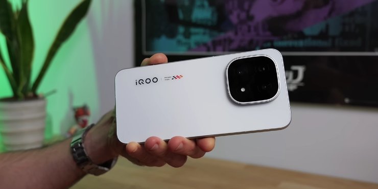 Огляд смартфона Vivo iQOO 15 Vivo iQOO 15