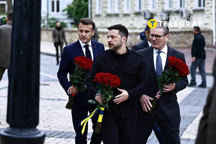 Лидеры стран возлагали букеты красных роз в память о погибших украинцах