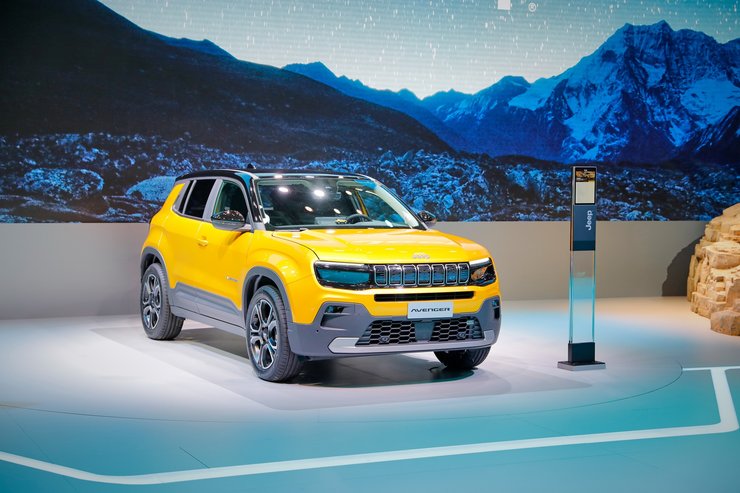 Паризький автосалон 2022, Паризький автосалон, автошоу в Парижі, Peugeot 408, Mercedes EQE, Jeep Avenger, Renault 4,