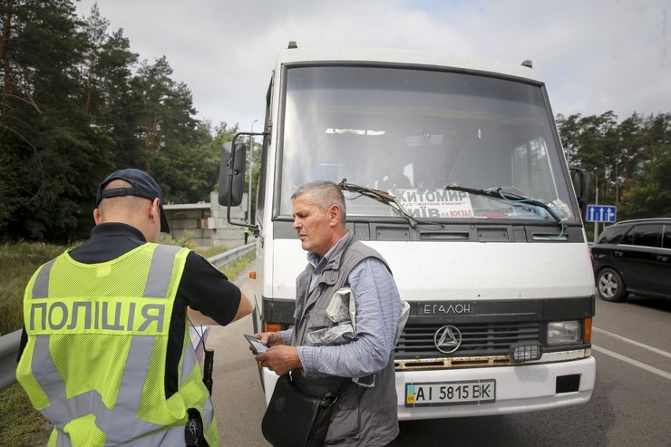 В исковом заявлении надо выразить просьбу признать действия работника полиции противоправными