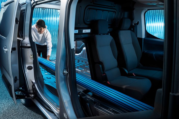 салон Peugeot Parnter, Электромобиль Peugeot, Peugeot e-Partner