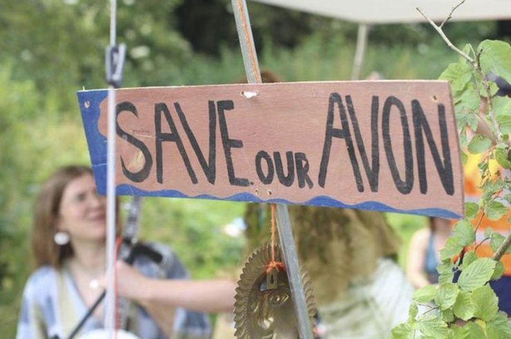 Вийшла заміж за річку, річка, Ейвон, забруднена річка, активісти, весілля, весільна церемонія, стічні води,