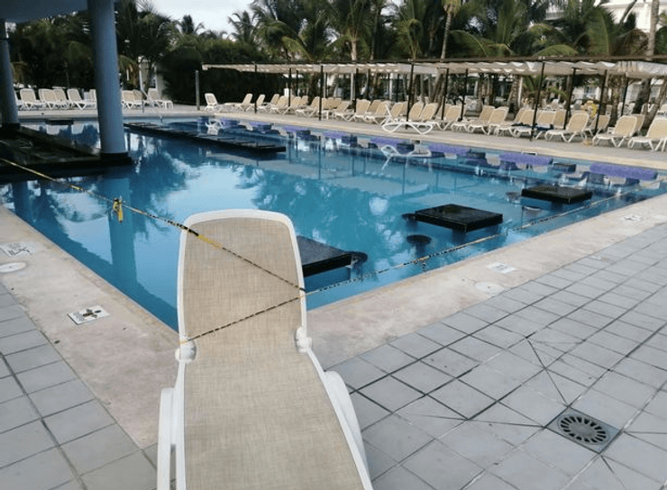 Мертве тіло в готелі, елітний готель, п'ятизірковий готель, жінка випала з балкона, труп у готелі, пекельна відпустка, турист