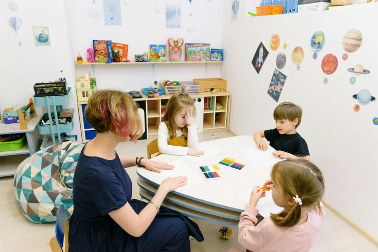 Для получения выплат нужна декларация, что ребенок посещает школу или детский сад в Польше