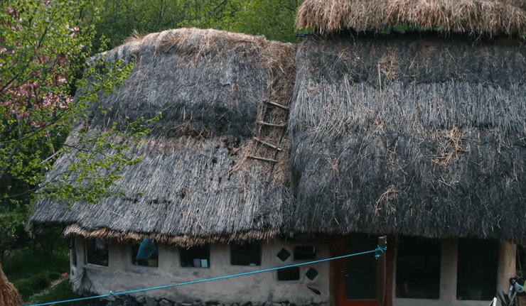 Глиняный дом под Ужгородом
