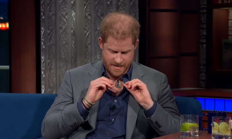 принц гарри, стивен кольбер, ожерелье, мемуары запасной