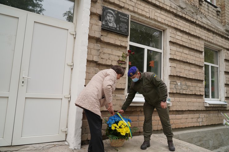 Депутати вшанували пам'ять полеглого героя. Фото: Покровська МВА