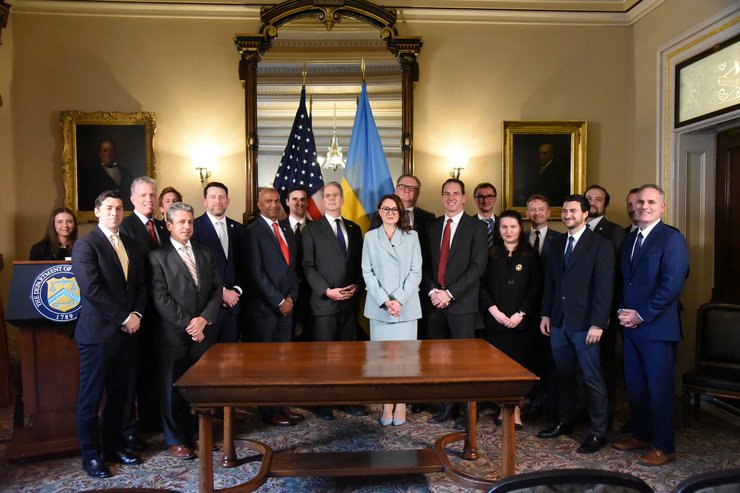 Україна і США підписали угоду про надра