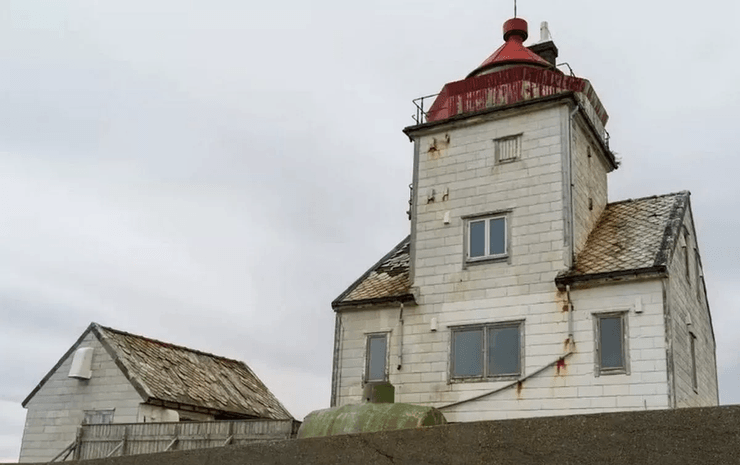 Самый одинокий дом в мире, маяк Скалмен, маяк, остров, купили маяк, семья купила маяк, запрещено посещать туристам, недвижимость, дом, ремонт маяка