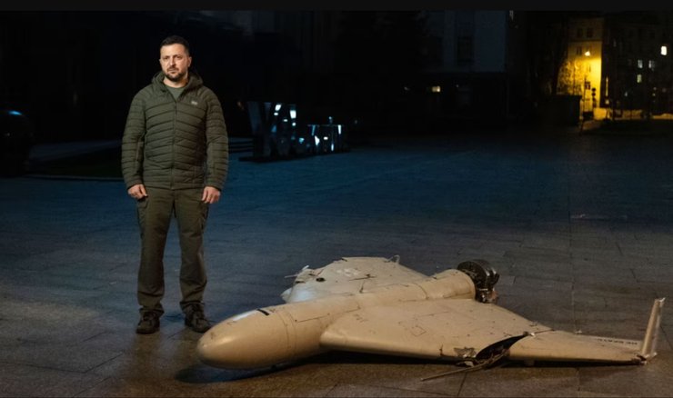 Владимир Зеленский с дроном Шахед